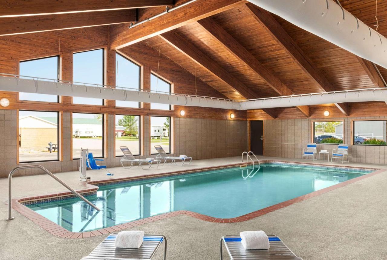 Americinn By Wyndham Roseau Esterno foto